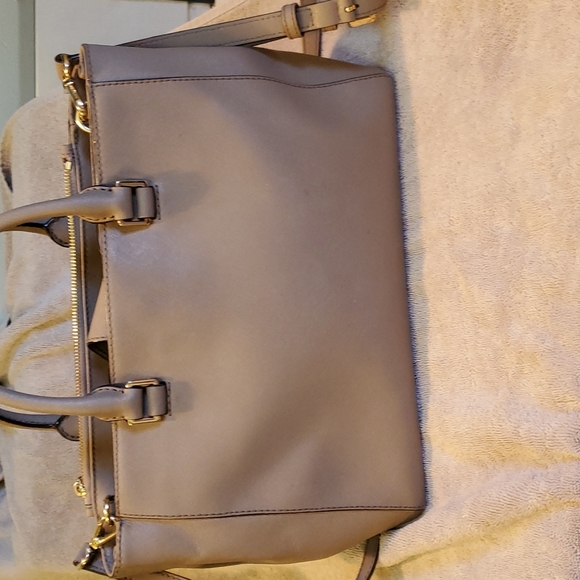 (Sold) HP!❤ Michael Kors hand bag - Picture 11 of 11